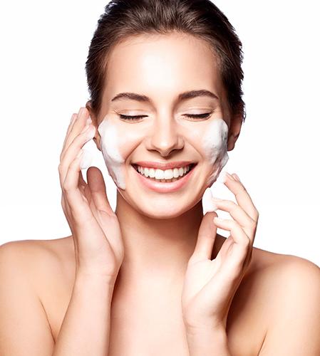 Limpieza facial: ¡el primer paso para una piel sana!